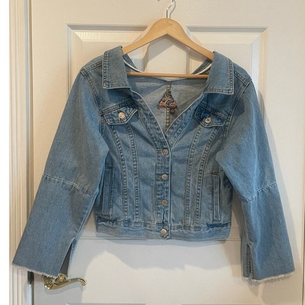 Light Wash Cropped Denim Jacket Size Small